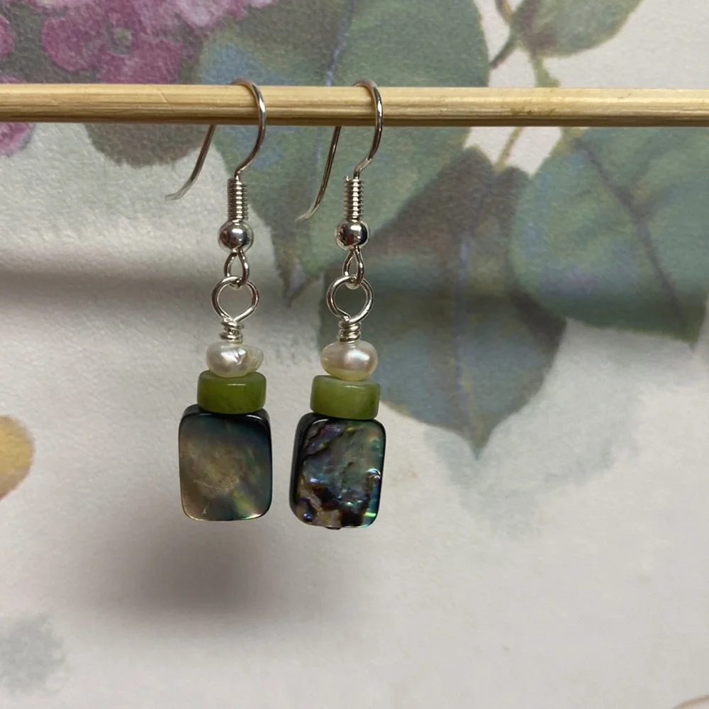 NEW Dainty earrings of natural shell, genuine freshwater pearl green South jade - Picture 4 of 6